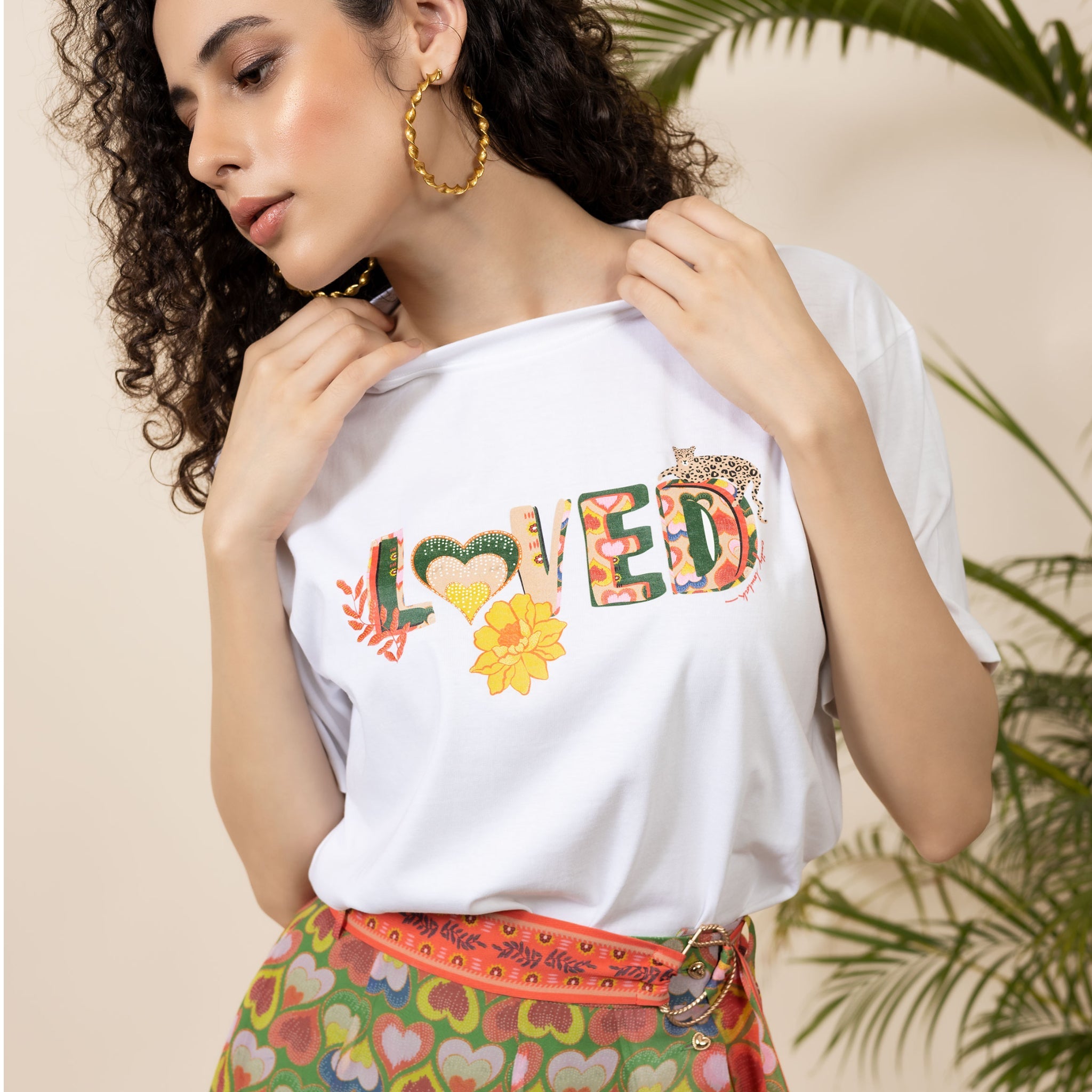Kate T - Shirt "Loved" - White - EMILY LOVELOCK