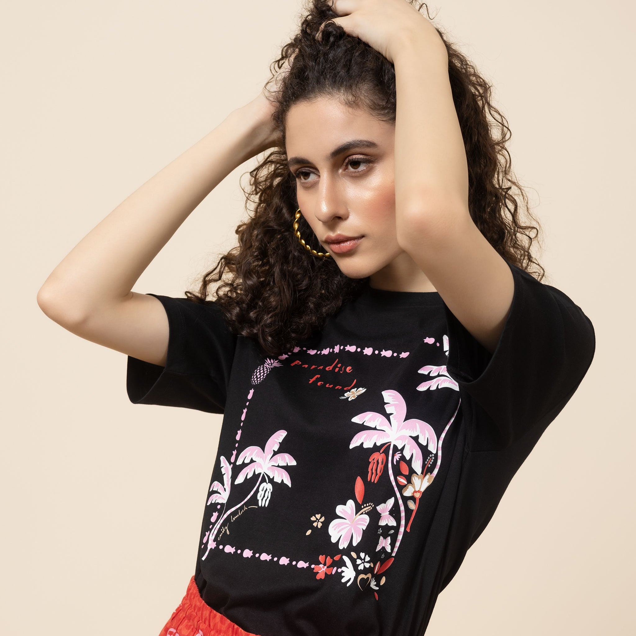 Kate T - Shirt "Paradise Found" - Black - EMILY LOVELOCK