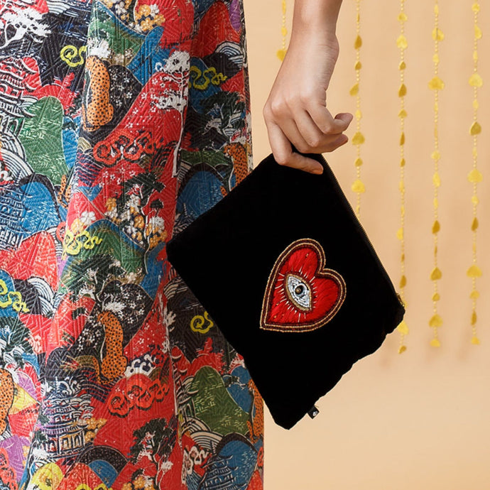 Heart Totem Pochette - Black - EMILY LOVELOCK