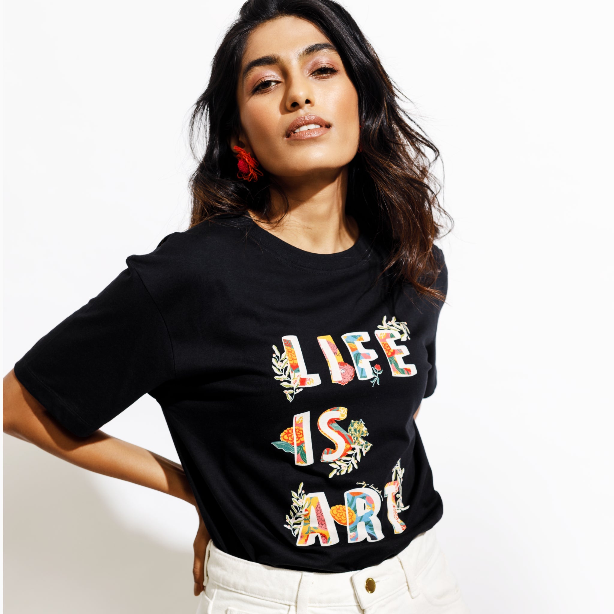 Kate T-Shirt "Life is Art" - Black - EMILY LOVELOCK
